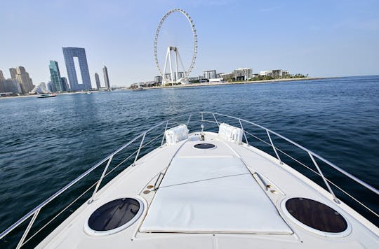 ¡Lujoso yate a motor de 48 pies en Dubai para fiestas! Cruceros al atardecer