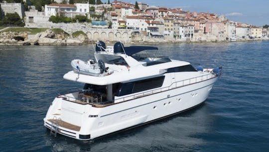 Alquiler de megayates San Lorenzo Power de lujo de 72 pies en la Costa Azul, Francia 