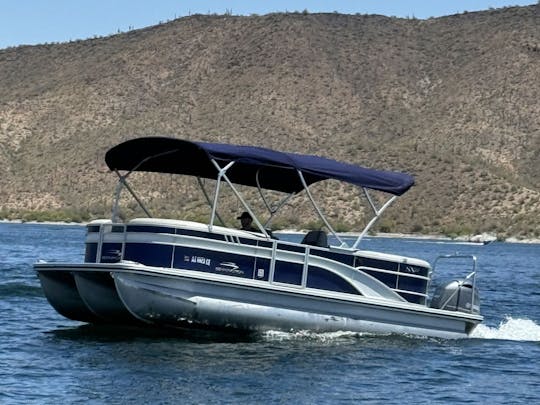 22' Bennington Tritoon - 12 pasajeros - 150 CV