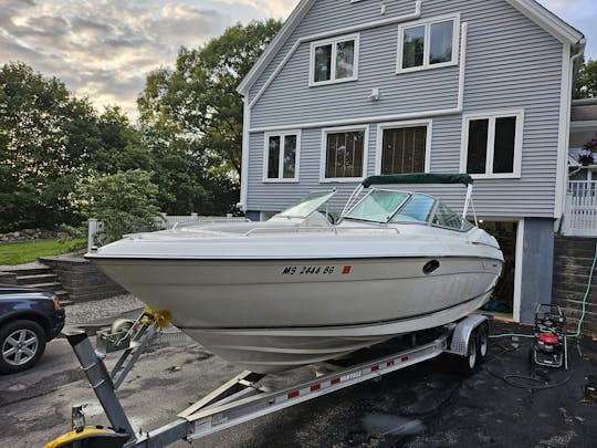 Regal Ventura 1994 - Visitez votre lac/rivière préféré dans le sud du New Hampshire