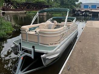Tritoon Boat For Friends And Family for 13 people!