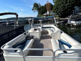 Good Vibes and Boat Rides on Lake Hopatcong, NJ with 20ft Lowe Pontoon