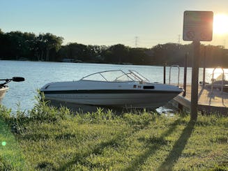 Bayliner Capri Boat Rental in Twin Cities