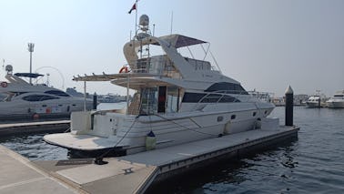 Alquile un yate Gulf Craft de 55 pies en el puerto de Dubái para 22 huéspedes, mejor precio garantizado