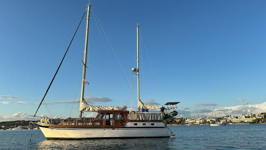 Charmoso iate de madeira para alugar com capitão nas Ilhas Canárias — com sede em Tenerife