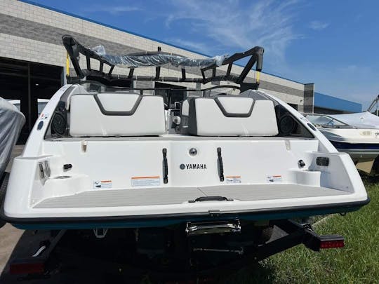 Barco a jato Yamaha AR250 2024