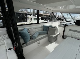 Croisière privée de luxe à l'intérieur ou à l'extérieur du port | Regal 36 Grand Coupe Yacht