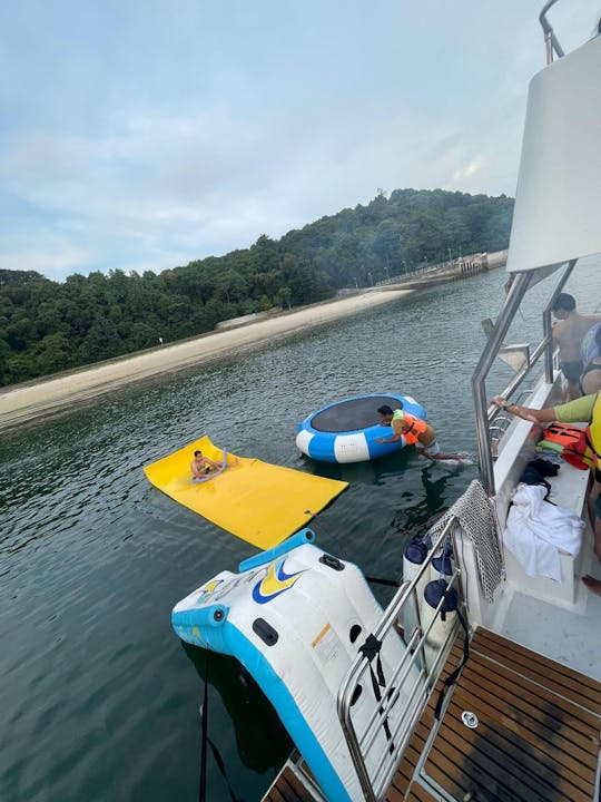 Fretamento de iate privado de catamarã máximo de 2 a 47 pés em Cingapura