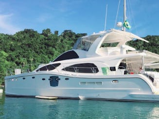 Aluguel de catamarã a motor de 64 pés em Paraty, Brasil