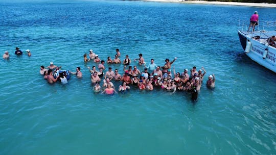 Une expérience incroyable en catamaran à Punta Cana, parfaite pour les fêtes et les enterrements de vie de garçon