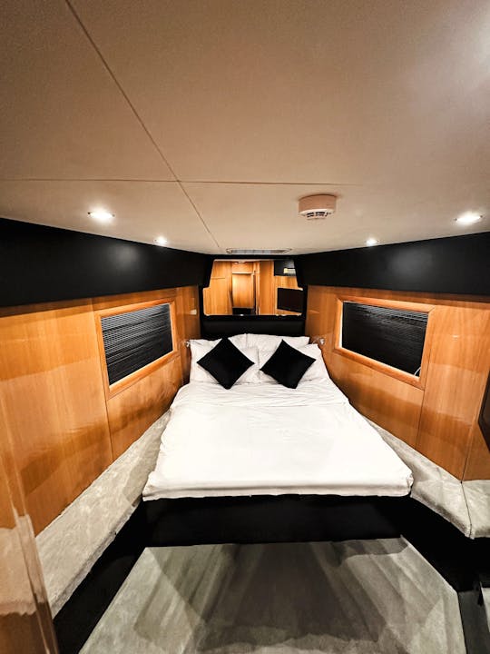 Luxury Azimuth 2024 New 60 FT jusqu'à 20 personnes à Dubaï Meilleure offre