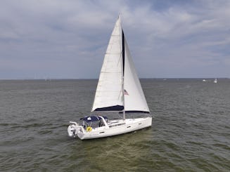 ¡Yate de vela Beneteau Oceanis 45 en la bahía de Chesapeake!