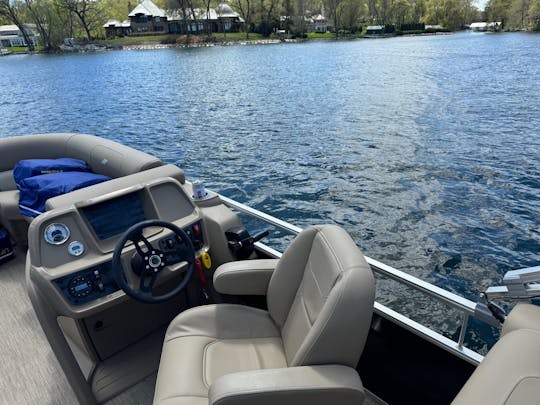 Only $75/hour! Starcraft 24ft Weekday Pontoon Special on Lake Minnetonka (M-Th)