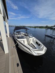 Nautique G23 one Lake Anna with Boathouse Experience