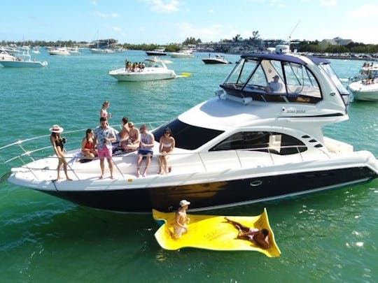 ¡Nuevo yate a motor SeaRay de 48 pies en Miami Beach!