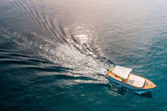 La joya de Portofino: navega con estilo con nuestro barco clásico Ginca