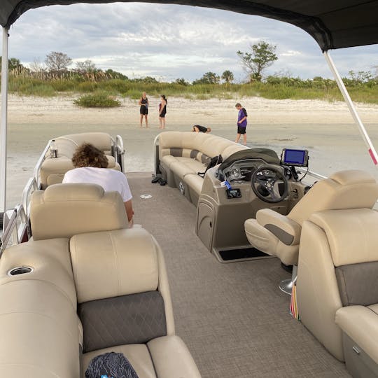 Magnifique péniche de fête Sun Tracker 2023 de 24 pieds !