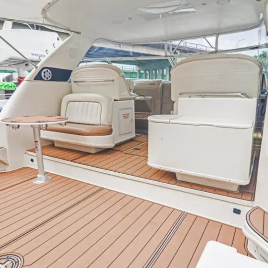 Visitez l'île de Saona à bord de ce yacht à moteur Sea Ray de 37 pieds