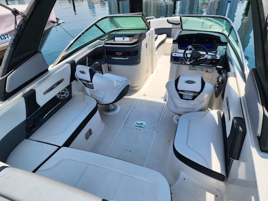 Enjoy dubai with luxury open boat