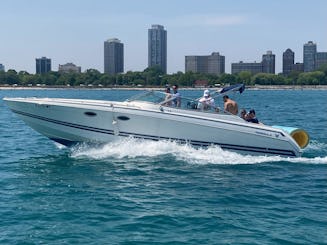 Yacht à moteur Formula de 33 pieds, idéal pour un parc à bébé !