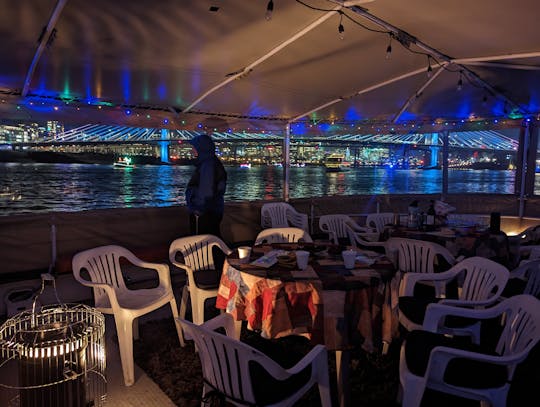 Passeio pelas luzes da cidade e pela ponte a bordo do Classic Fantail Launch em Portland, Oregon