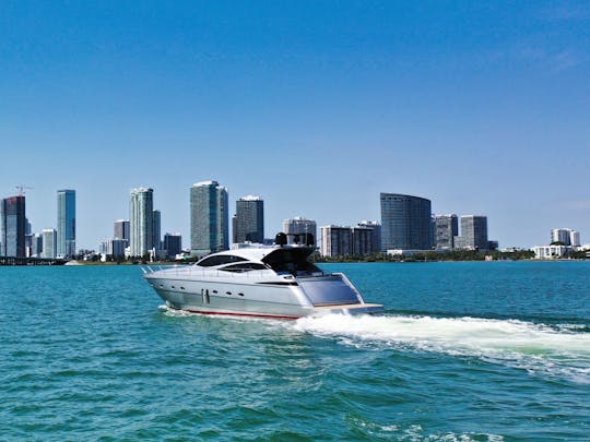 Le yacht de luxe 62 Pershing sur l'eau !