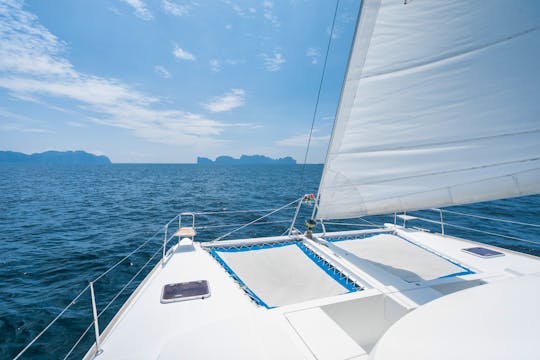 Experience the Freedom: Catamaran Charter - LAGOON440