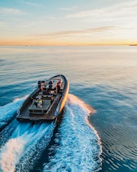 ¡El mejor día de sus vacaciones en Marbella a bordo del Anvera 48 Motor Yacht!