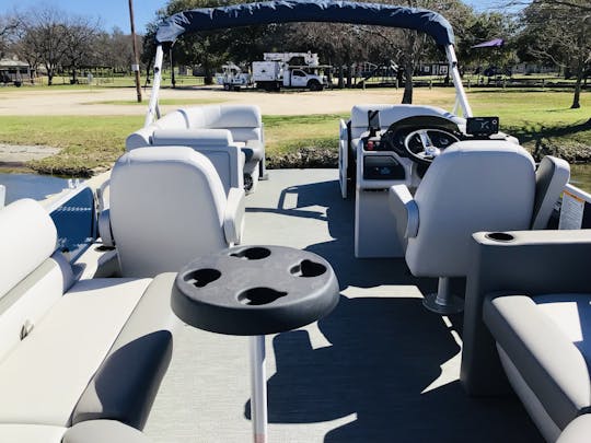 10 % de rabais du lundi au jeudi ! ! ! Location de bateaux et de jet-skis sur le lac LBJ