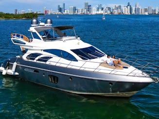 Descubra o luxo: aluguel de iate Azimut Fly de 57 pés em Miami!