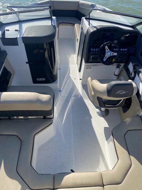 2018 Rinker Red 24 FT