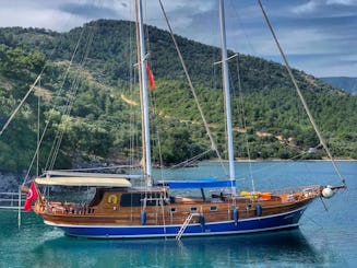 Magnifique goélette : bateau traditionnel de 30 mètres pour une incroyable croisière bleue en mer Égée