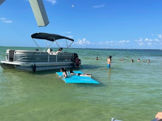 20FT PONTOON CLEARWATER FOR ISLAND HOPPING, DOLPHIN WATCHING,AND FAMILY CRUISING