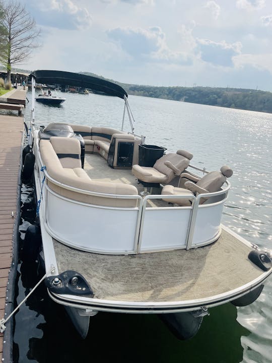 Lake Austin 15 Passenger Tritoon