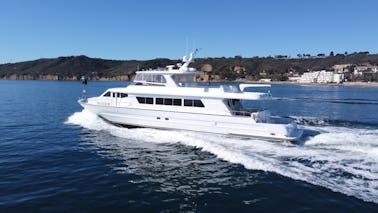 Yacht à moteur de luxe au coucher du soleil d'été de 92 pieds : parfait pour les îles San Juan et l'Alaska