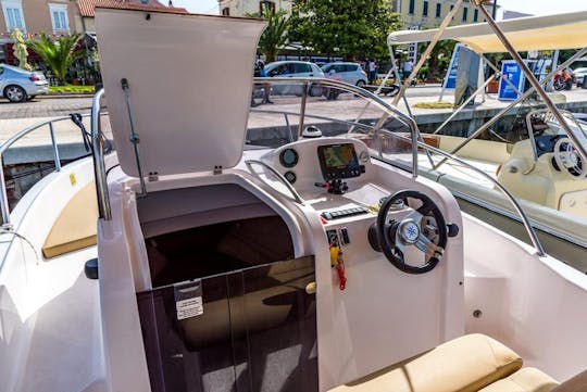 Cabine pour bateau à moteur de 6,5 m+terrasse et couverture solaire
