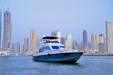 72 pieds | 32 personnes | Yacht de location spacieux et luxueux 