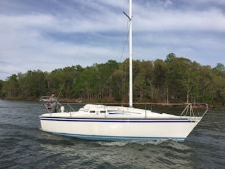 1986 Hunter 25.5 sailboat (with captain)