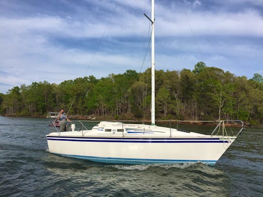 1986 Hunter 25.5 sailboat (with or without captain)