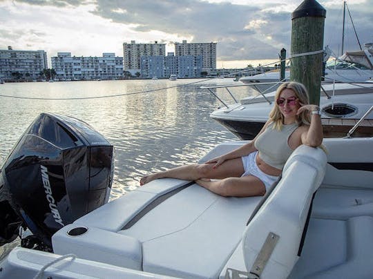 Cuarto de baño a bordo del Four Winns Bowrider 24, Hallandale Beach, Sunny Isles