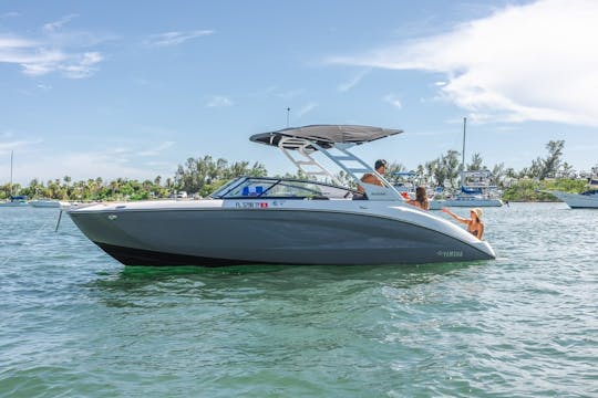 2023 Yamaha 252SE - Enjoy Miami's Coastline in Style!