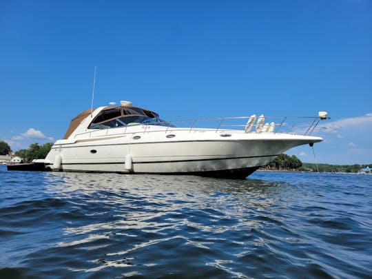 Beautiful 42 Foot Express Yacht On Lake Norman