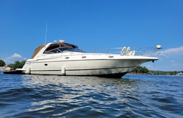 Beautiful 42 foot Yacht On Lake Norman
