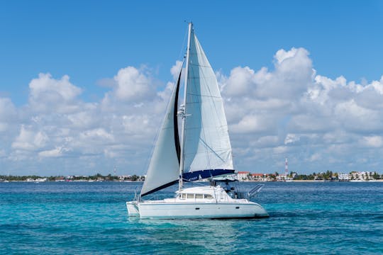 LUXURY LAGOON 40FT CATAMARAN ⛵️ SAILING TO ISLA MUJERES 🏝️