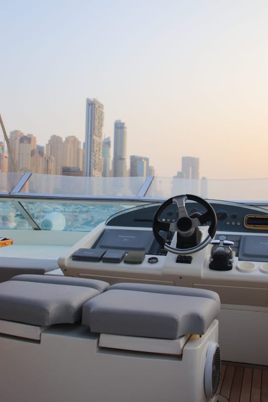 Méga yacht de luxe de 80 pieds pour 40 personnes à Dubaï, Émirats arabes unis