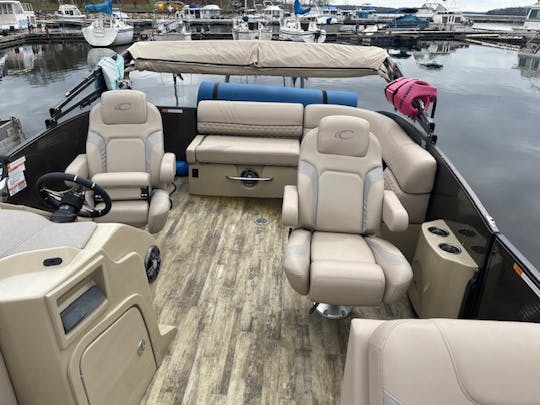 28’ Crest Caribbean LX 250 Pontoon Captain Included