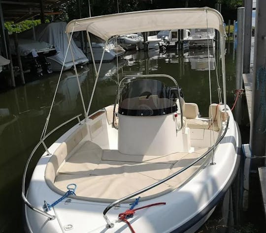 BARCO SIN LICENCIA en Port d'Andratx, España