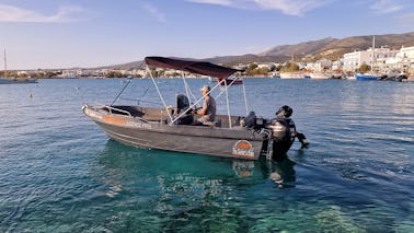 ギリシャ、パロス島アリキでのセーラーズライド 450 XL バウライダーレンタル