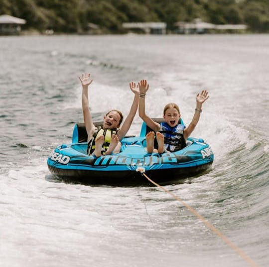 Diversão de meio dia em Crab Island, Tubing e Golfinhos com o Capitão!