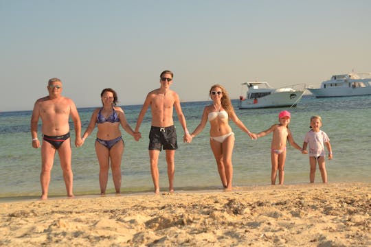 Ilha de Orange Bay em viagem particular de lancha e mergulho com snorkel - Hurghada